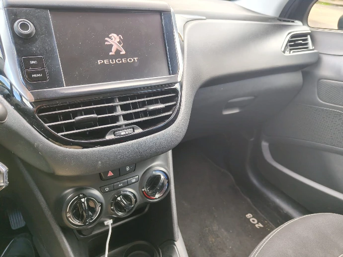 Peugeot 208 interno